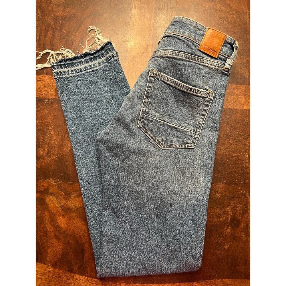 We The Free People 26 Distressed Baggy High Rise Jeans Raw Hem Light Wash
